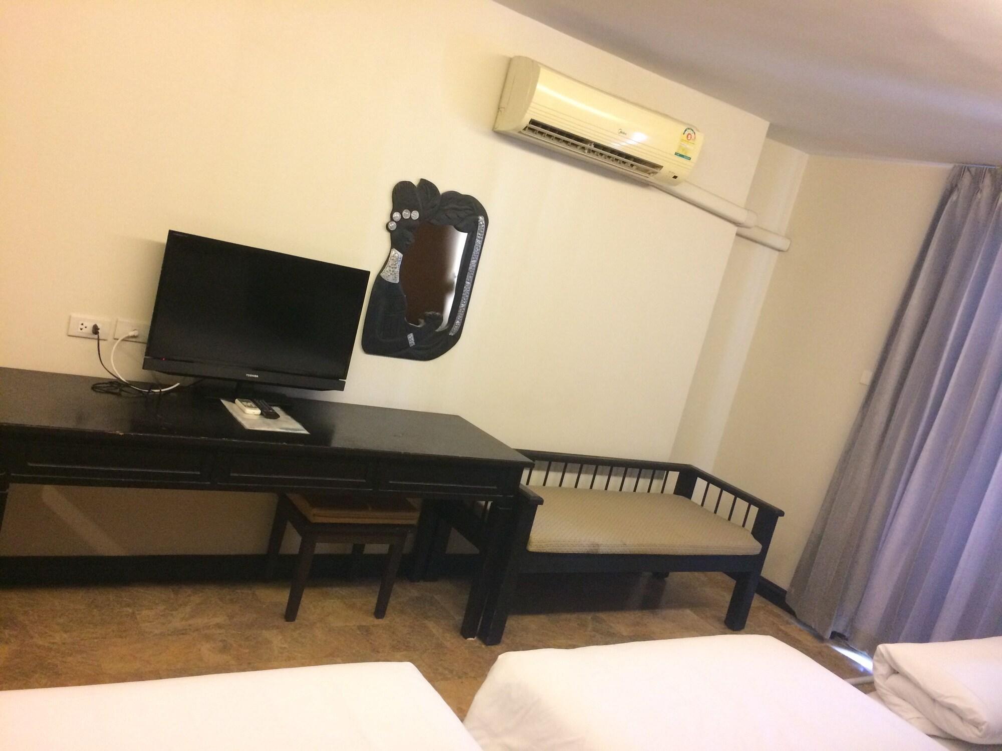 All Together Suite Hotel Bangkok Ngoại thất bức ảnh