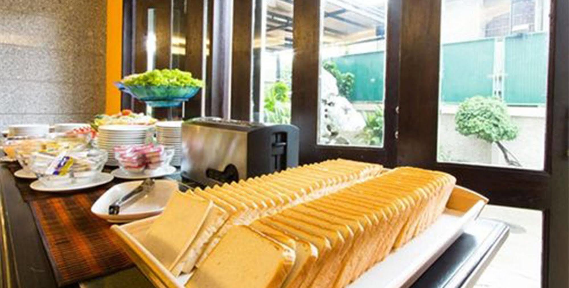 All Together Suite Hotel Bangkok Ngoại thất bức ảnh