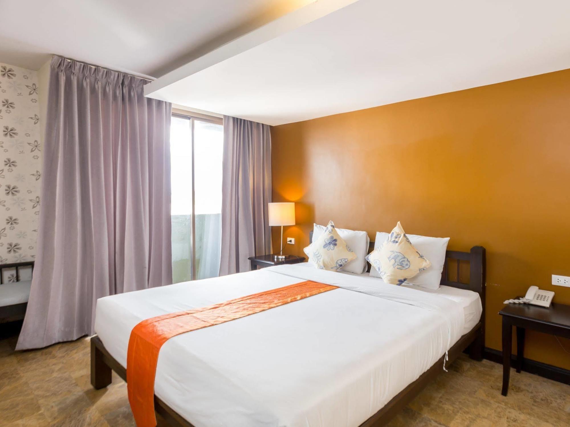 All Together Suite Hotel Bangkok Ngoại thất bức ảnh