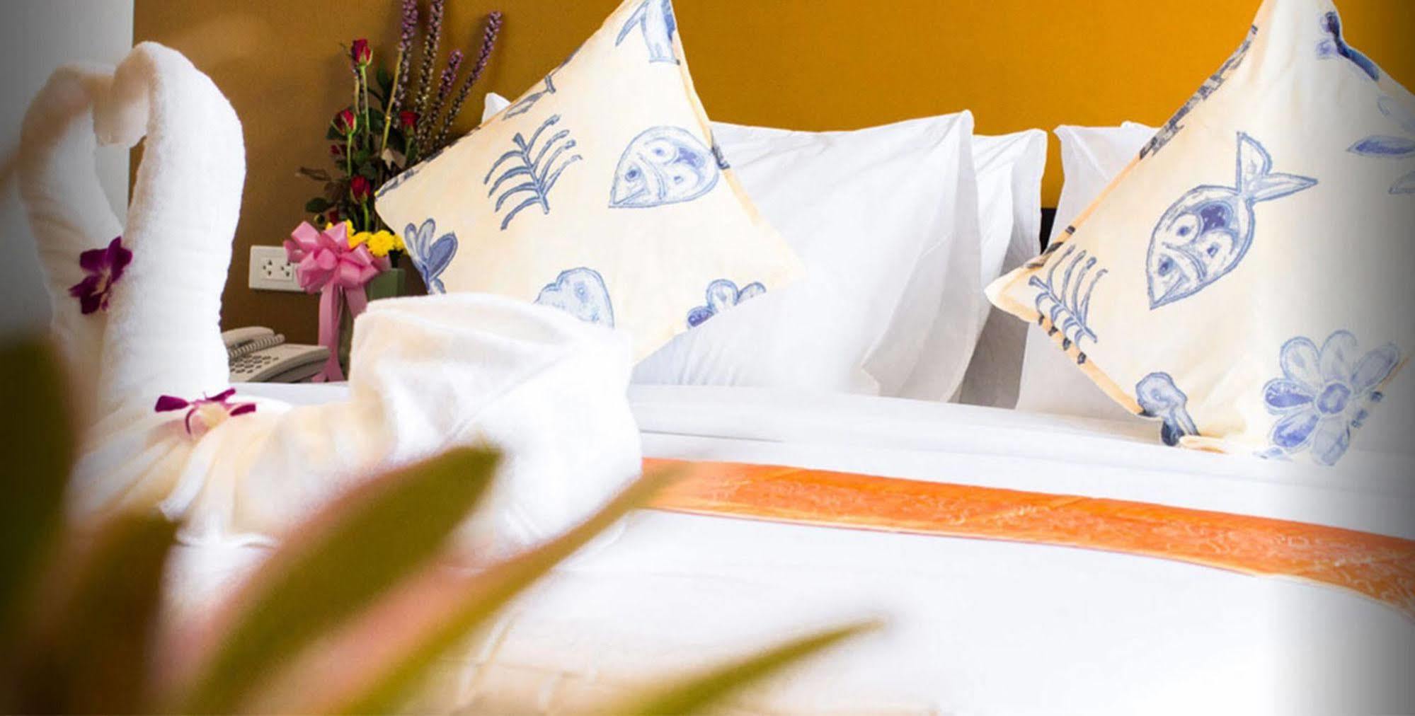 All Together Suite Hotel Bangkok Ngoại thất bức ảnh